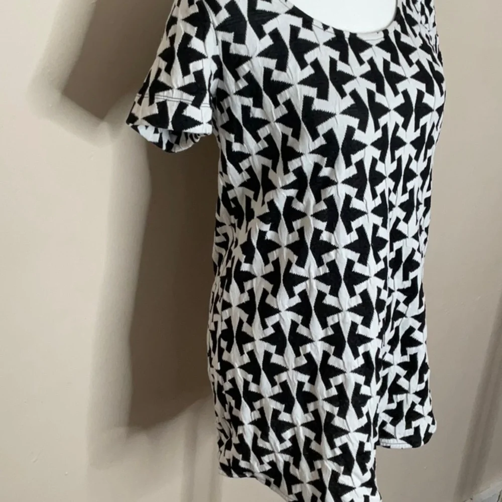 Anthropologie Black and White Patterned Short Sleeve Top - Picture 2 of 8